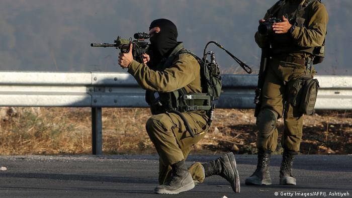 Policía israelí mata a dos palestinos que atacaron puesto militar en Cisjordania