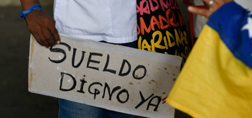 La escandalosa diferencia de los salarios mínimos en Latinoamérica… con Venezuela detrás de la ambulancia