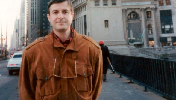 Quién era Ioan Culianu, el exiliado profesor rumano ejecutado en un baño de una universidad de EEUU