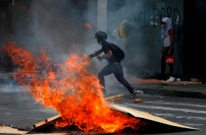 Acusaron a un mayor de la Policía por muerte de joven en protestas de Colombia