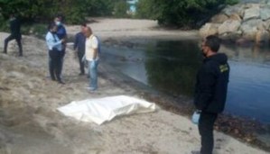 Hallaron cadáver de un hombre en desagüe de la playa Alí Babá en Vargas