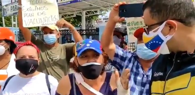 Exigieron inicio de un plan de vacunación masivo frente al hospital Prince Lara en Carabobo este #26May