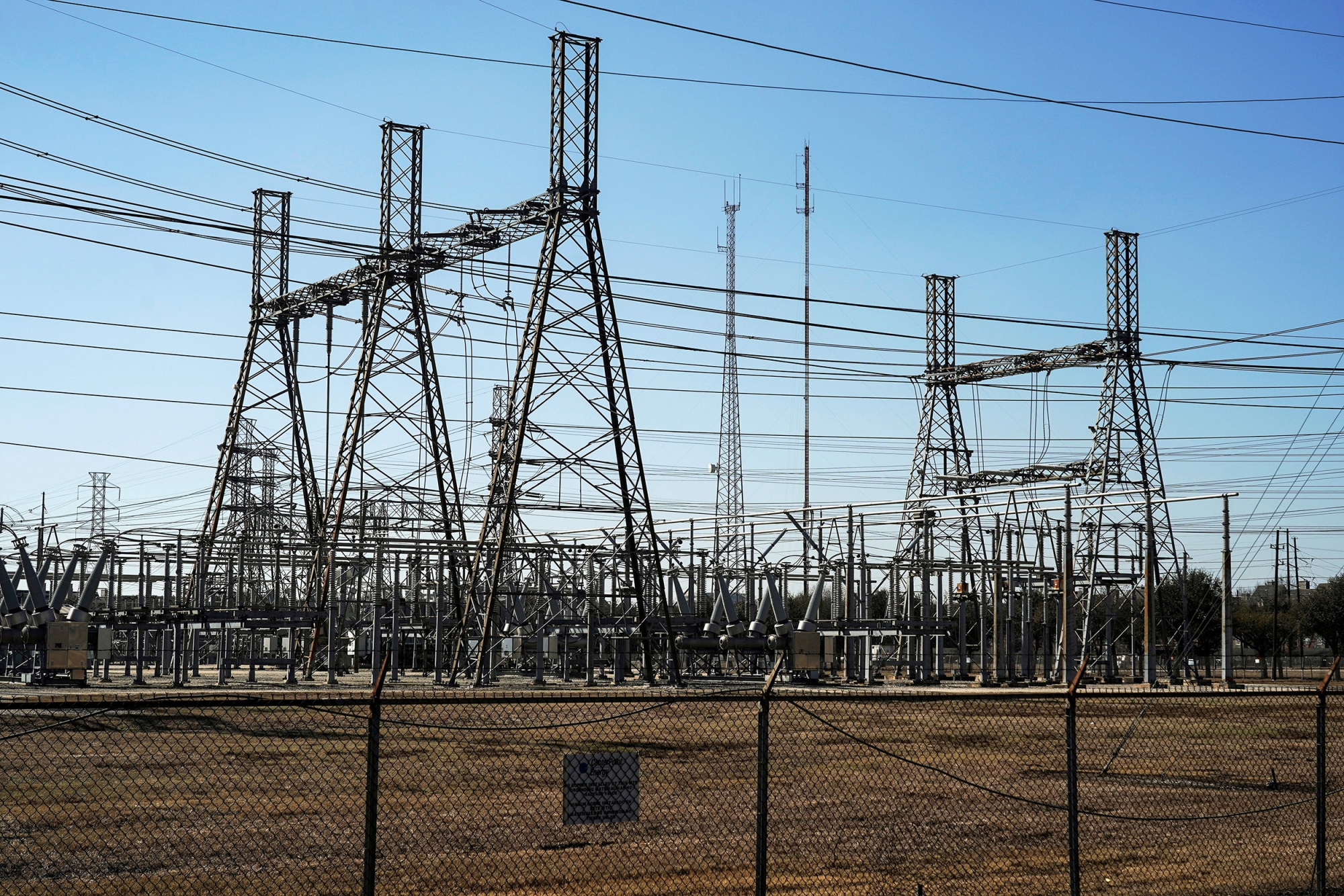 Apagones “no planificados” golpean las plantas de energía en Texas