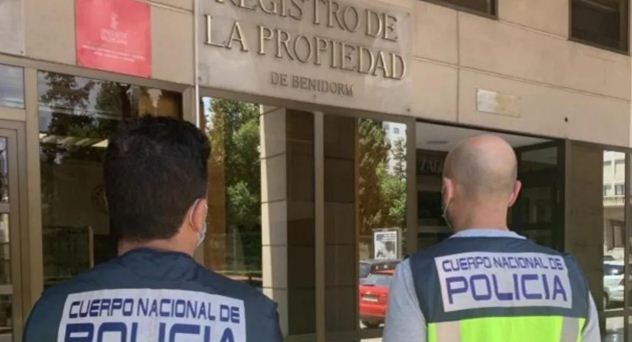 Casó a su suegra con un hombre de 90 años para engañarlo y robarle 70 mil euros