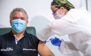 Iván Duque recibió la primera dosis de la vacuna contra el Covid-19 (Imágenes)