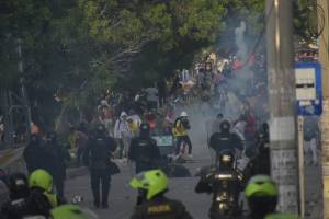 Reportaron disturbios cerca del estadio donde jugaron Colombia y Argentina (Fotos y videos)