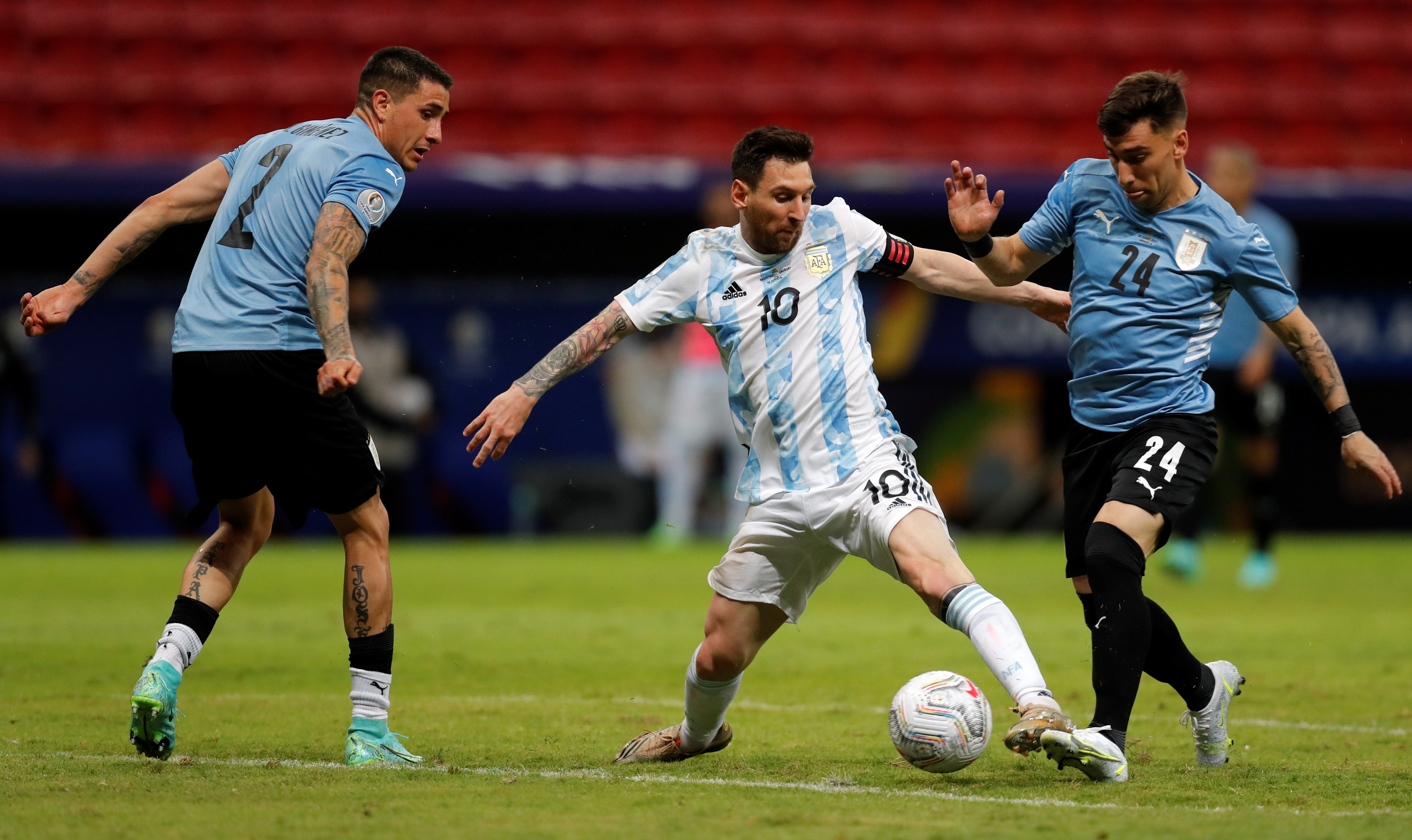 Con un Messi encendido, Argentina venció a Uruguay en el clásico rioplatense