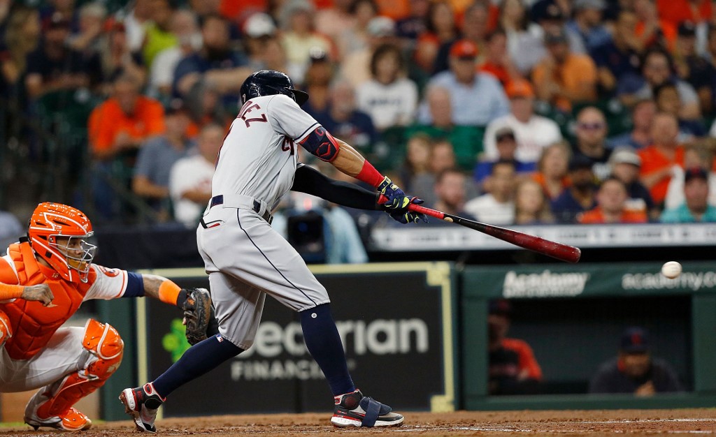 El venezolano César Hernández aportó en triunfo de Indios sobre Rays