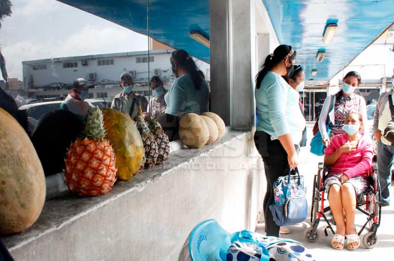 El drama de los pacientes renales en Venezuela: Para sobrevivir se rebuscan vendiendo alimentos en centros de salud