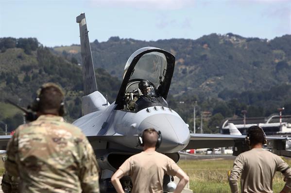 Colombia y EEUU iniciaron ejercicios militares con aviones F-16 y Kfir (Foto)