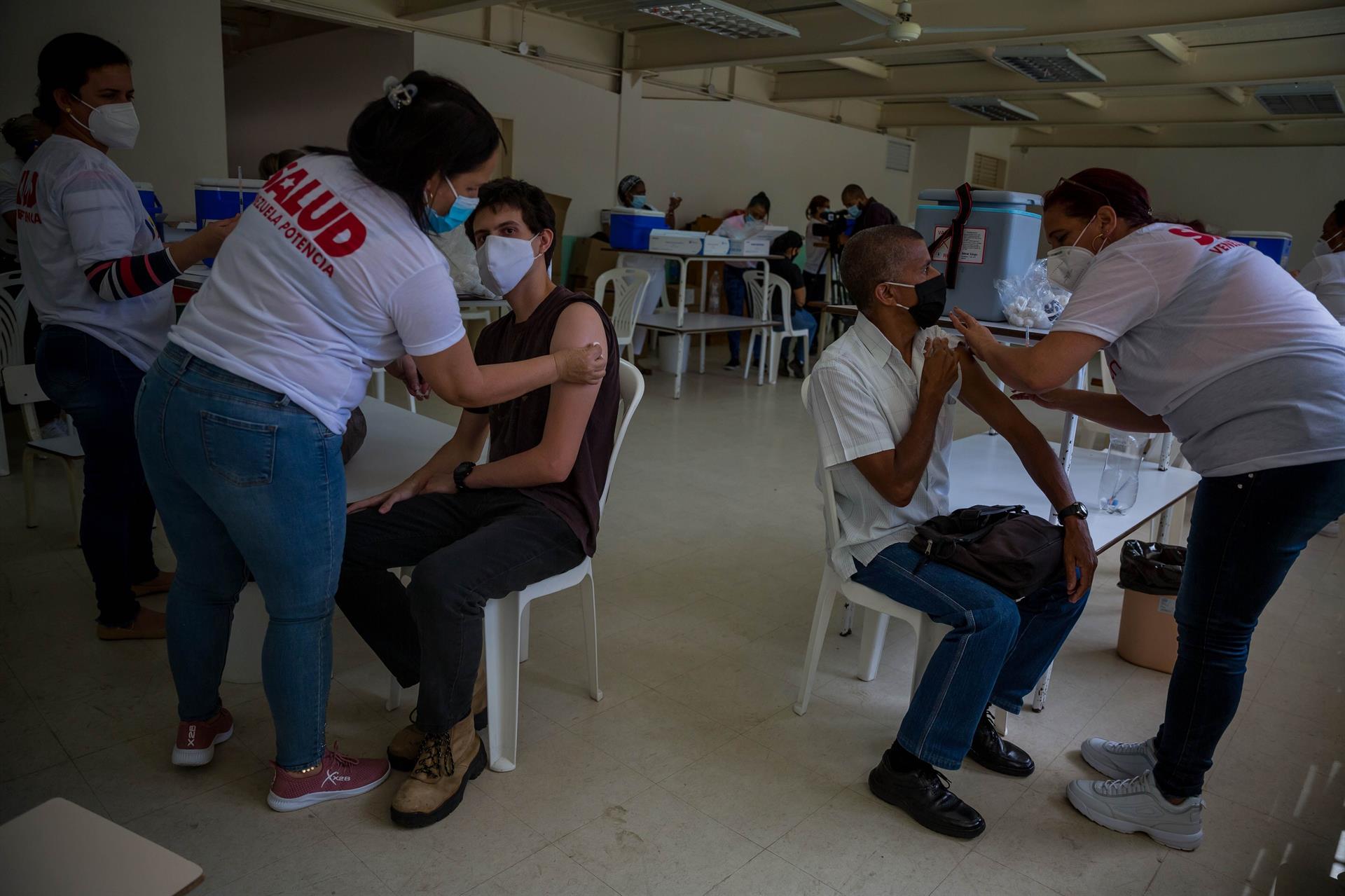 Maduro prometió llegar al 80 % de la población vacunada para finales de noviembre