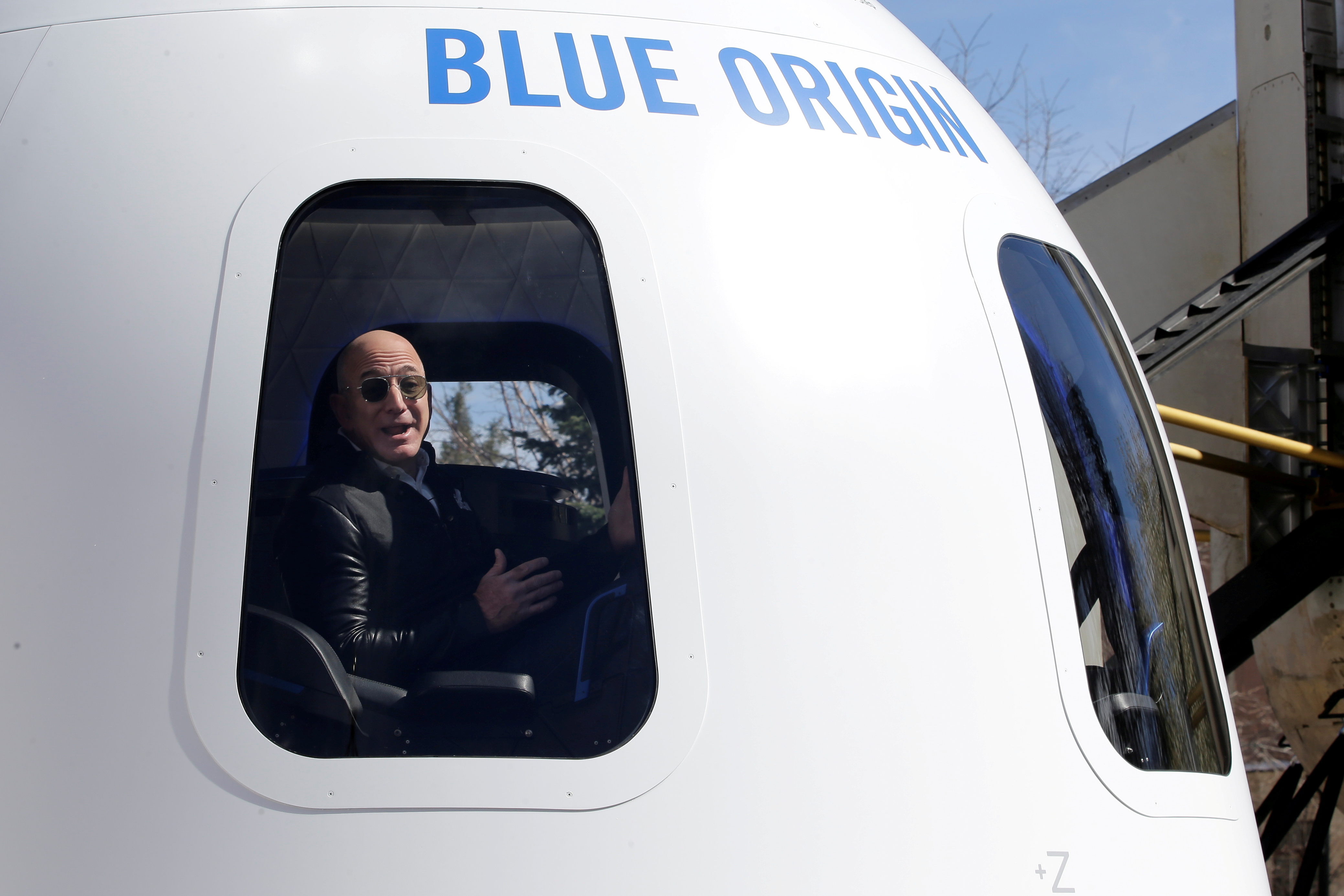La dura advertencia que lanzó una exempleada de Jeff Bezos sobre las naves para viajar al espacio
