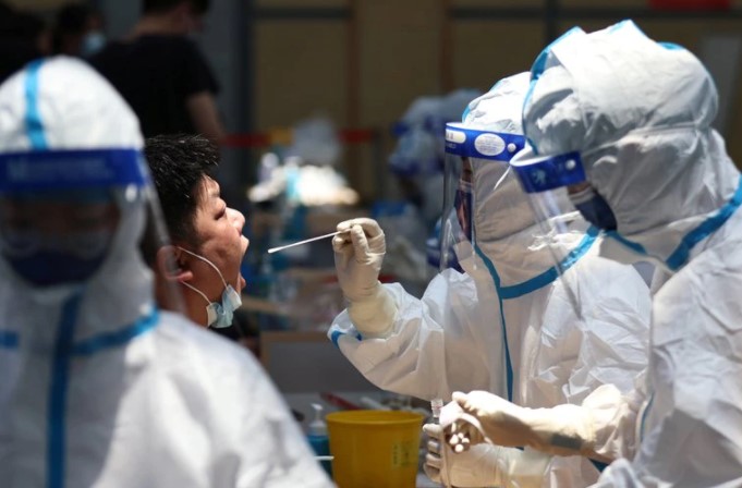 La variante delta del coronavirus se propaga en China y llega a la capital