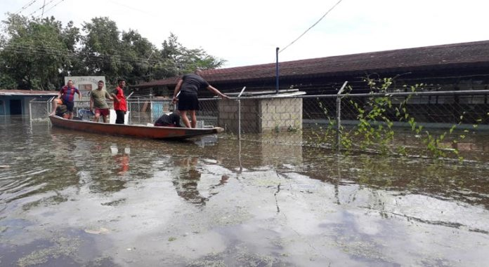 Restringen el paso hacia sectores de San José de El Amparo en Apure por crecida del río Arauca (Fotos)