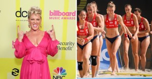 Pink, ofreció cubrir multa del equipo femenino de balonmano playero de Noruega por no jugar en bikini