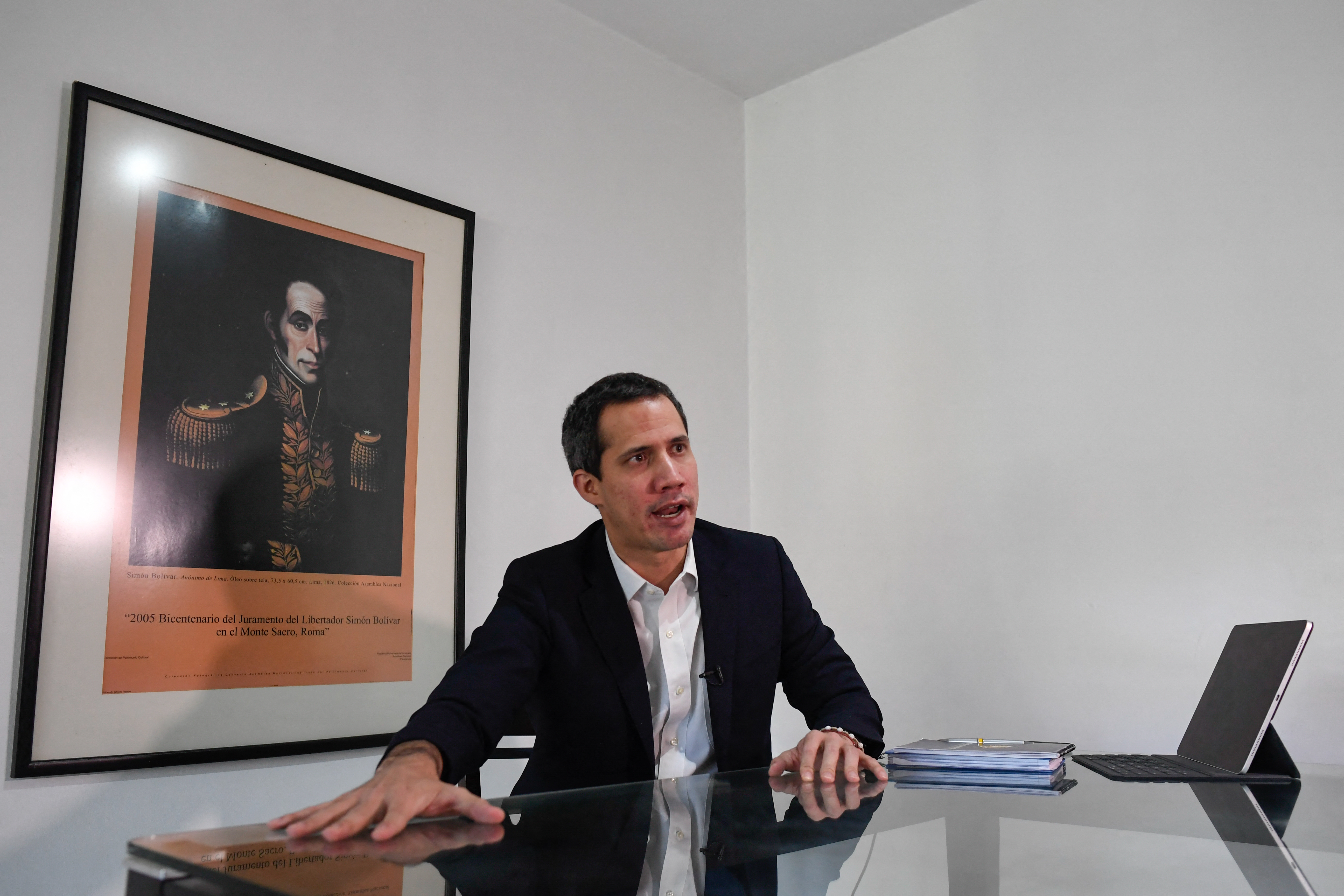 Guaidó responde a Bernabé Gutiérrez: Para hablar de democracia se debe empezar por devolver AD a su militancia