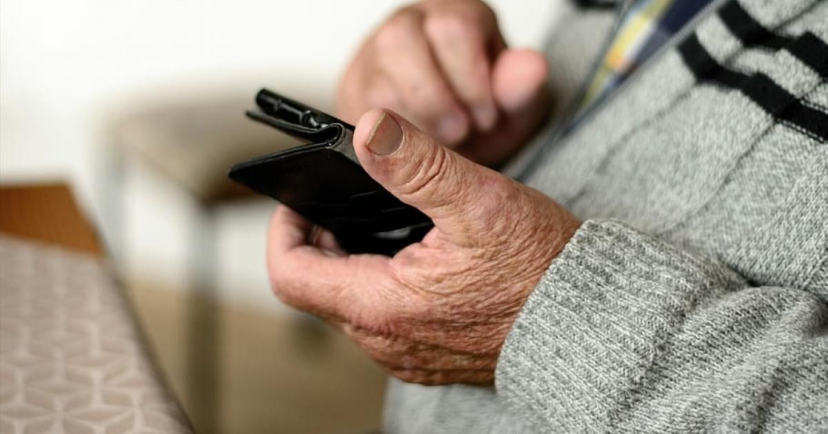 VIRAL: El tierno gesto de una abuela cuando se enteró de que le robaron el celular a su nieto