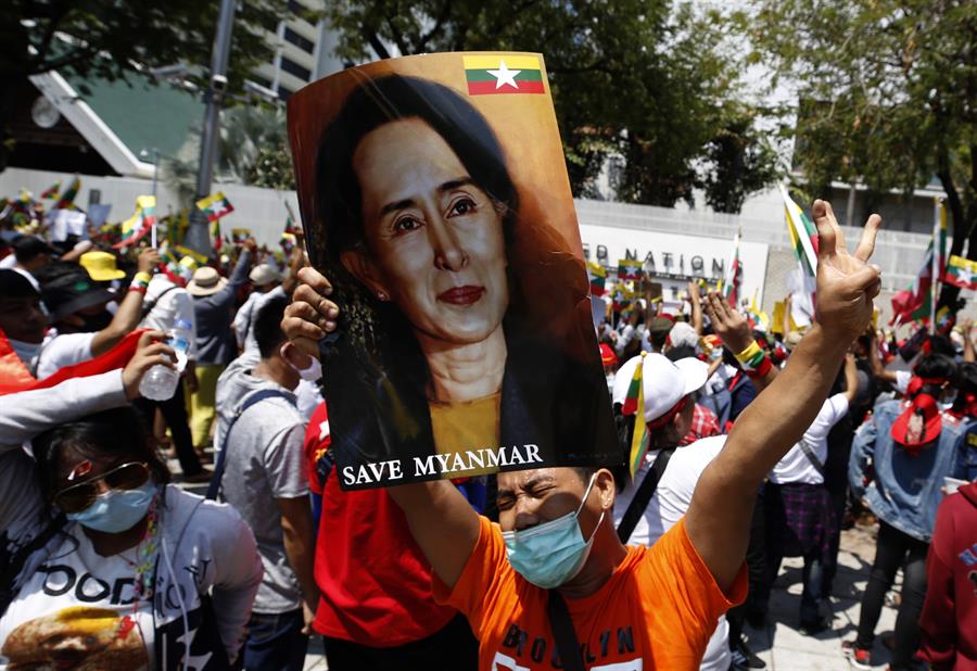 La exlíder birmana Suu Kyi lleva seis semanas sin poder ver a sus abogados