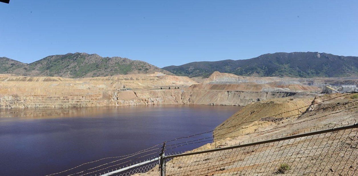 Misterioso pozo de agua ácida en EEUU al que nadie puede ingresar y donde murieron miles de gansos