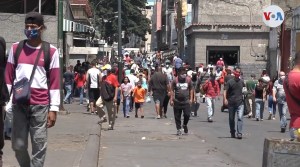 Trueques, caminatas y ventas de objetos personales: Los venezolanos se las ingenian para conseguir alimentos
