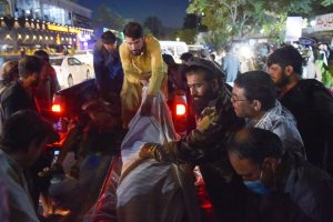 Atentado en Kabul: Revelaron que terrorista suicida cargaba casi 12 kilos de explosivos