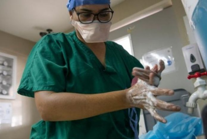 Monitor Salud: Siguen siendo insuficientes tapabocas, guantes y cloro en centros de salud del país