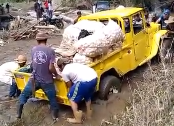 En medio de la tragedia, agricultores de Mérida intentan salvar la cosecha tras inundaciones (VIDEO)