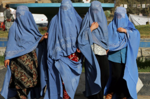 Mujeres afganas protestaron para pedir a los talibanes sus derechos robados