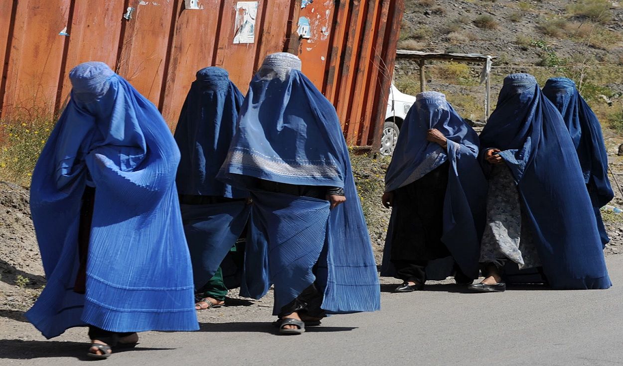Soldados británicos se disfrazaron con burkas para poder huir de Afganistán