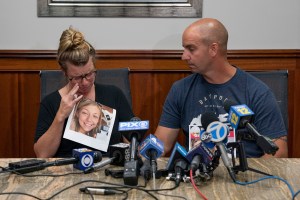 La madre de Gabby Petito se derrumba en la Corte al notar la ausencia de la familia de Brian Laundrie
