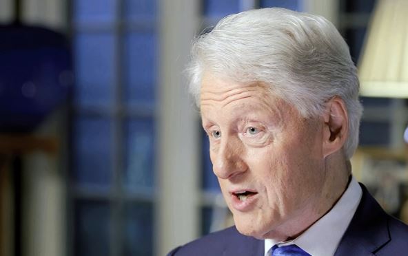 Bill Clinton insta a la comunidad internacional a ponerse del lado de Ucrania