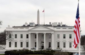 Exasesor de Trump preocupado por riesgo de “síndrome de La Habana” en la Casa Blanca
