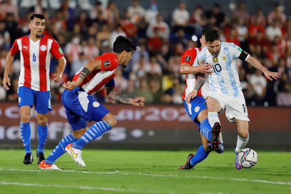 Paraguay le sacó un empate a Argentina con un Messi desenchufado