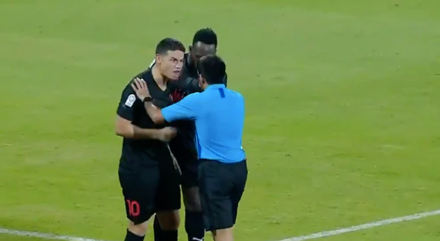 Sin control: James Rodríguez expulsado tras agredir al árbitro en la derrota de su equipo el Al Rayyan (Video)