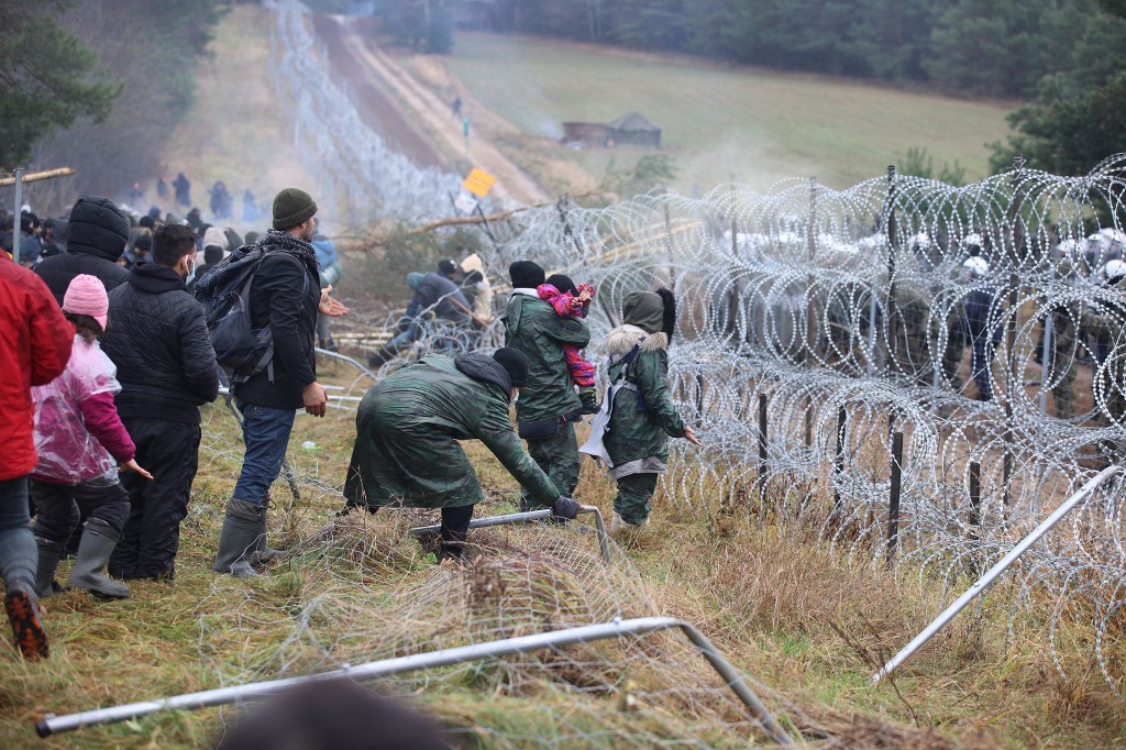 Desmantelada red que traficaba con inmigrantes a UE a través de Bielorrusia