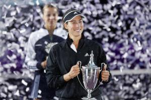 Garbiñe Muguruza, primera española en ganar las WTA Finals tras una victoria histórica ante Anett Kontaveit
