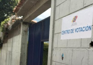 Ni “La Sayona” aparece por este centro de votación en Mérida de lo desolado que está (FOTO)