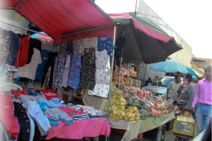 El comercio informal se apodera de las aceras caraqueñas
