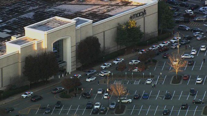 Pánico en centro comercial de EEUU tras tiroteo que dejó tres heridos (VIDEOS)