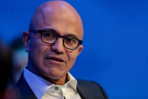 El CEO de Microsoft vendió la mitad de sus acciones en la empresa