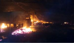 Reportaron fuerte incendio en un galpón en Naguanagua este #25Nov (Fotos)
