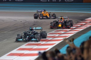 FIA ordenó análisis detallado del polémico final en el GP de Abu Dabi