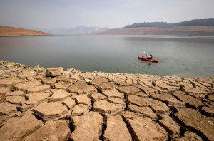 California enfrenta restricciones de agua a medida que empeora la sequía