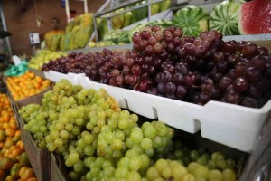 Los marabinos se despiden de las tradiciones navideñas: el precio del kilo de uvas atenta contra la cartera