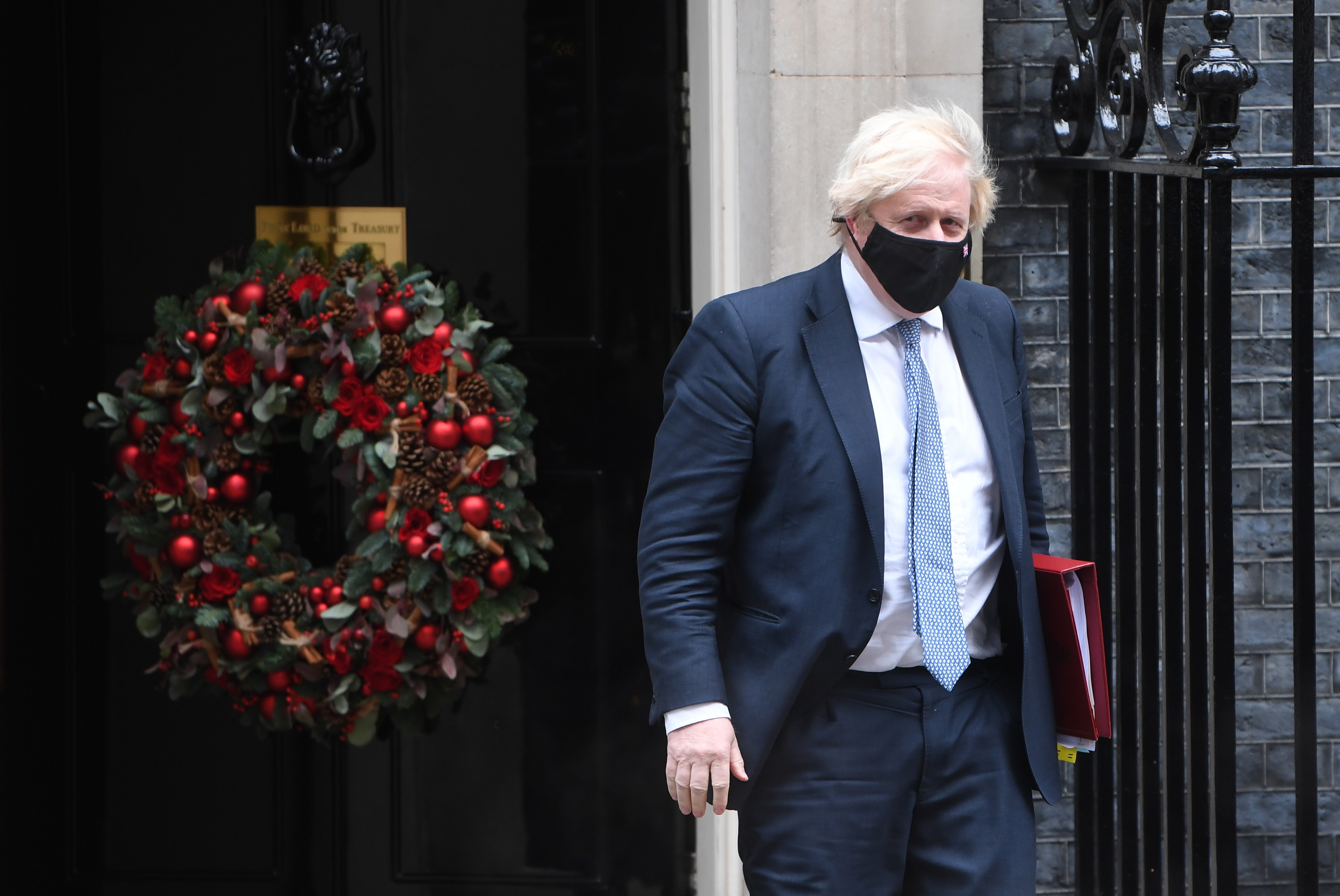 Boris Johnson participó en una fiesta en pleno confinamiento, según la prensa británica