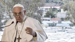 El papa Francisco pide mirar a los ojos a los migrantes, y sobre todo a los de sus hijos