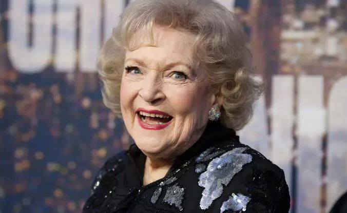 Hollywood llora la muerte de Betty White, un “tesoro nacional” de las risas