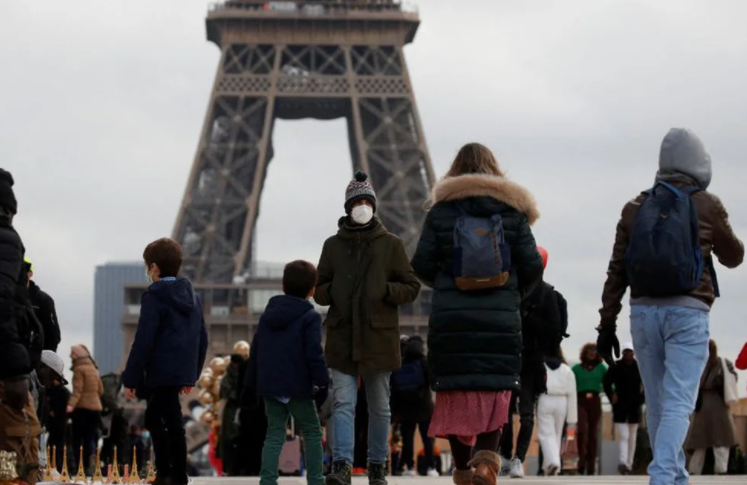 Francia prohibió los festejos de Año Nuevo por la expansión de la variante ómicron