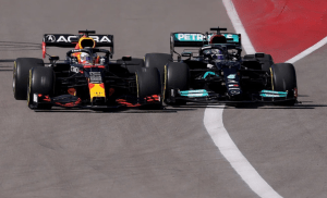 Un histórico de la Fórmula Uno apuntó contra Hamilton y Mercedes en la definición del título: “No juegan limpio”