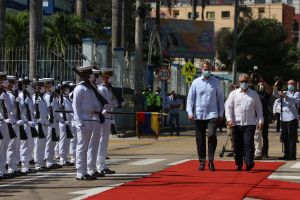 El rey Felipe VI es recibido por Iván Duque en Barranquilla con honores militares (Imágenes)